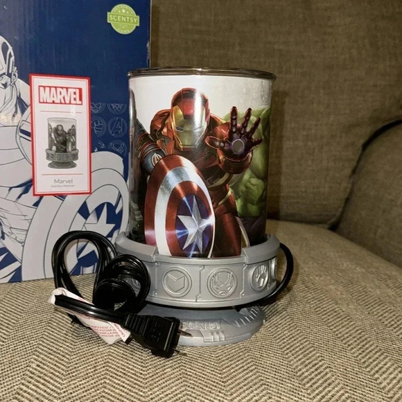 💥NWT Scentsy Home Full Size Fragrance Wax Melt Warmer MARVEL Super Hero Plug In - Picture 2 of 12